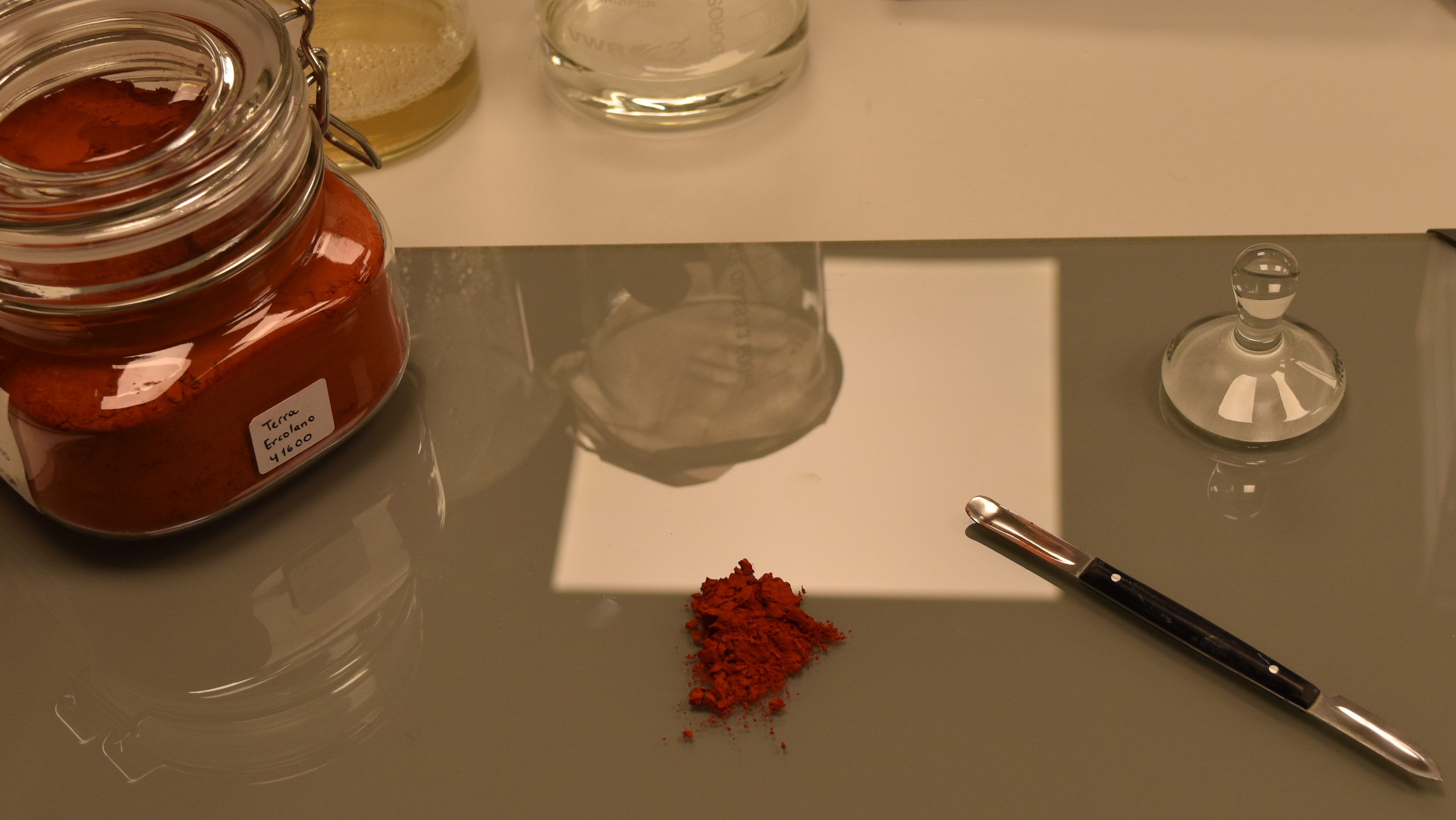 Red earth (powder) before mixing with gum arabic and water.